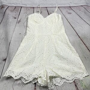 UEC Xhileration cream lace shorts romper small